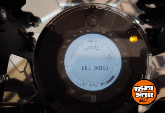 Motos - Husqvarna Svartpilen 401 2022 Nafta 2300Km - En Venta