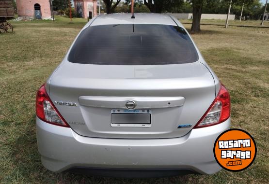 Autos - Nissan VERSA ADVANCE 2015 Nafta 70000Km - En Venta