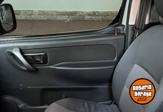 Utilitarios - Peugeot Partner 2011 GNC 214000Km - En Venta