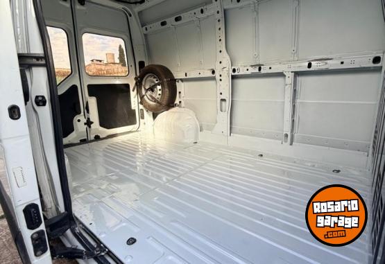 Utilitarios - Renault Master L2H2 2017 Diesel 170000Km - En Venta