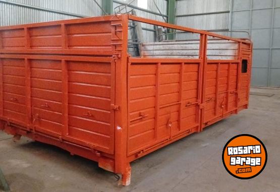Camiones y Gr�as - Vendo carroceria - En Venta