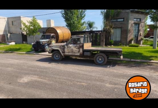 Camionetas - Jeep gladiador 1983 GNC 300000Km - En Venta