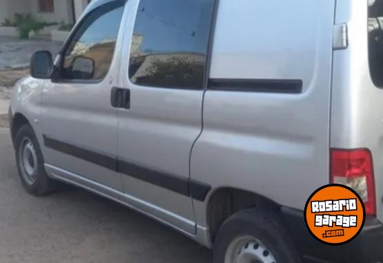 Utilitarios - Citroen Berlingo 2021 Nafta 80000Km - En Venta