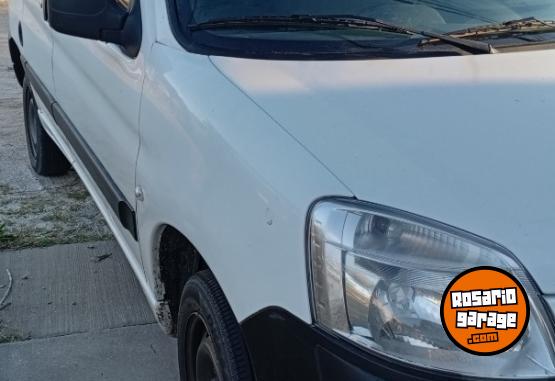 Utilitarios - Peugeot Partner HDI 2018 Diesel 100000Km - En Venta