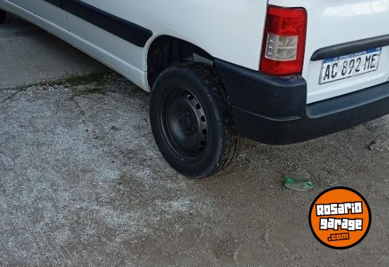 Utilitarios - Peugeot Partner HDI 2018 Diesel 100000Km - En Venta