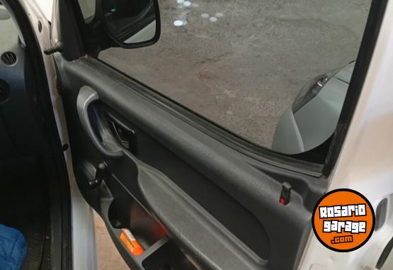 Utilitarios - Peugeot Partner HDI 2018 Diesel 100000Km - En Venta