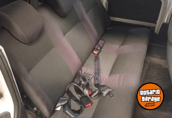 Utilitarios - Peugeot Partner HDI 2018 Diesel 100000Km - En Venta