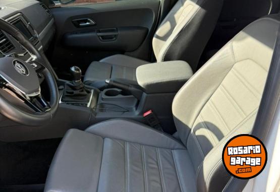 Camionetas - Volkswagen AMAROK 2.0 HIGHLINE 180CV 2023 Diesel 27600Km - En Venta