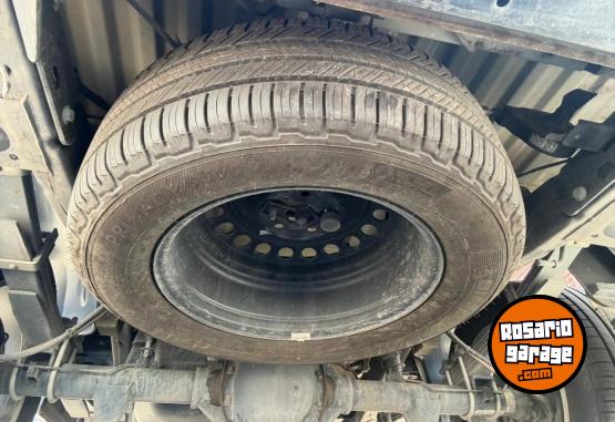 Camionetas - Volkswagen AMAROK 2.0 HIGHLINE 180CV 2023 Diesel 27600Km - En Venta