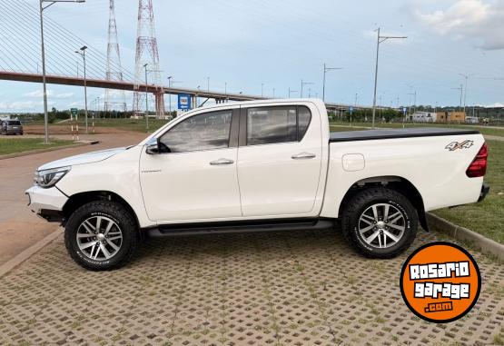 Camionetas - Toyota Hilux SRX AT 4x4 2016 Diesel 203000Km - En Venta