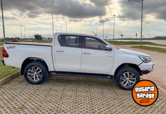 Camionetas - Toyota Hilux SRX AT 4x4 2016 Diesel 203000Km - En Venta