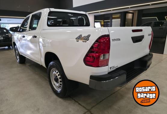 Camionetas - Toyota HILUX DOBLE CABINA DX 2.4 2026 Diesel 0Km - En Venta