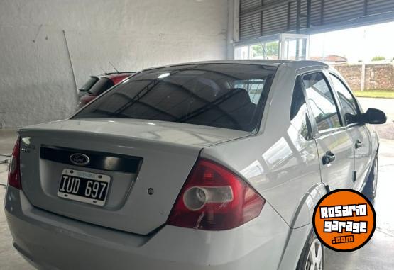 Autos - Ford Fiesta max ambiente mp3 2010 GNC 230000Km - En Venta