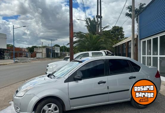 Autos - Ford Fiesta max ambiente mp3 2010 GNC 230000Km - En Venta