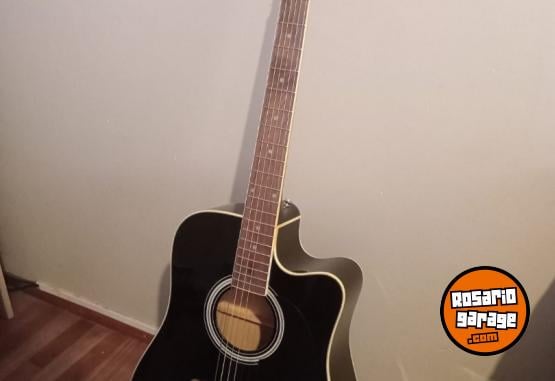 Instrumentos Musicales - Electroac�stica "Nueva" con accesorios. - En Venta