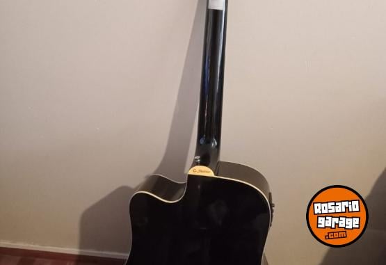 Instrumentos Musicales - Electroac�stica "Nueva" con accesorios. - En Venta