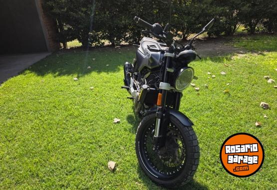 Motos - Husqvarna Husqvarna Svartpilen 401 2021 Nafta 1590Km - En Venta