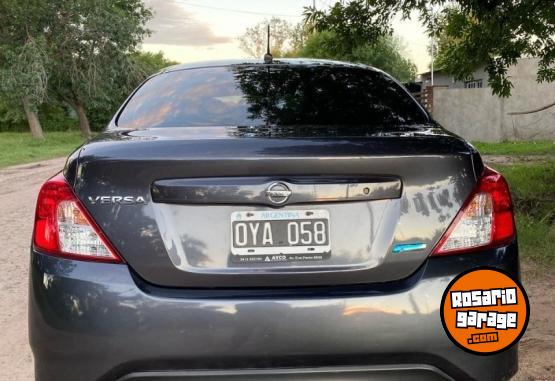 Autos - Nissan Versa 2015 Nafta 140000Km - En Venta