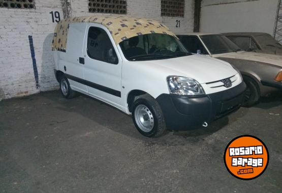 Utilitarios - Peugeot Partner confort 1.4 furgo 2014 Nafta 209500Km - En Venta