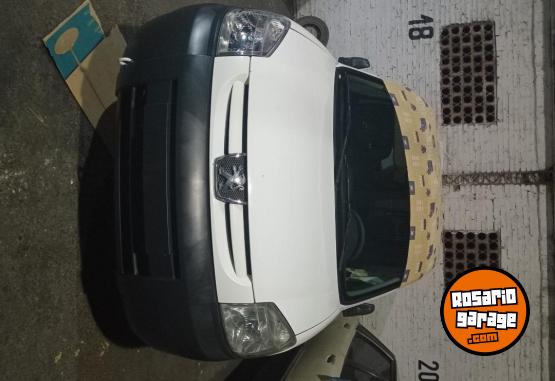 Utilitarios - Peugeot Partner confort 1.4 furgo 2014 Nafta 209500Km - En Venta