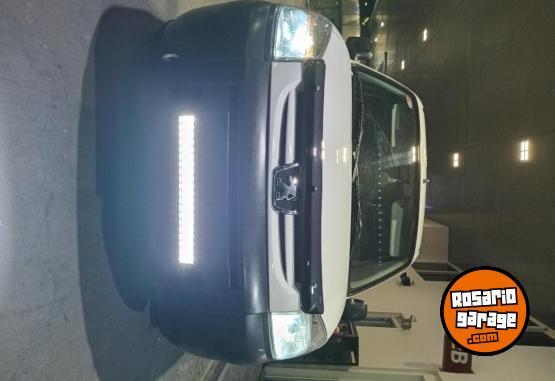 Utilitarios - Peugeot Partner confort 1.4 furgo 2014 Nafta 250500Km - En Venta