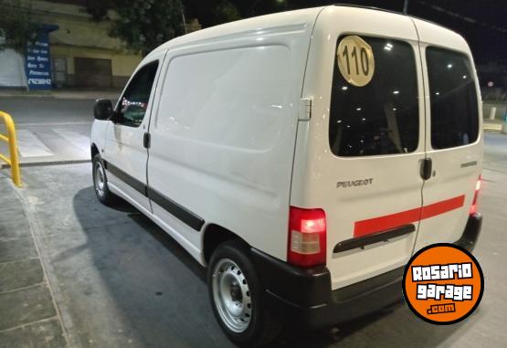 Utilitarios - Peugeot Partner confort 1.4 furgo 2014 Nafta 250500Km - En Venta