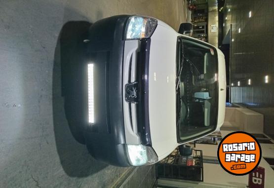 Utilitarios - Peugeot Partner confort 1.4 furgo 2014 Nafta 250500Km - En Venta