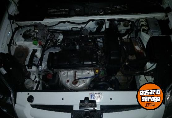 Utilitarios - Peugeot Partner confort 1.4 furgo 2014 Nafta 250500Km - En Venta