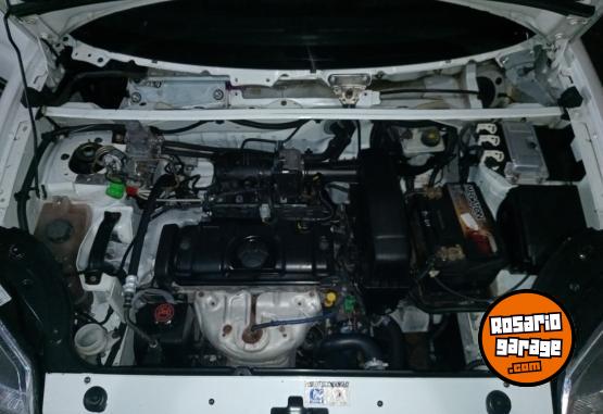 Utilitarios - Peugeot Partner confort 1.4 furgo 2014 Nafta 250500Km - En Venta