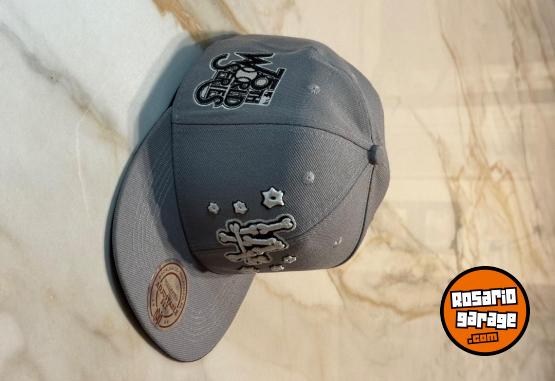 Indumentaria - Gorra Plana LA Cerrada - En Venta
