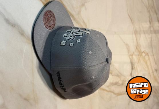 Indumentaria - Gorra Plana LA Cerrada - En Venta