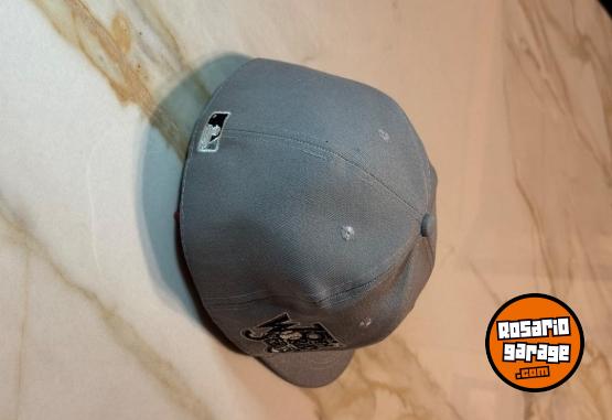 Indumentaria - Gorra Plana LA Cerrada - En Venta