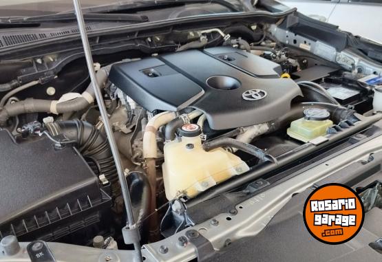 Camionetas - Toyota SW4 SRX 2.8 7 ASIENTOS AT 2017 Nafta 139000Km - En Venta