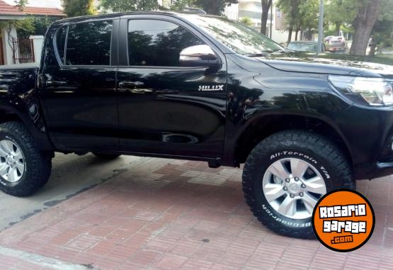 Camionetas - Toyota TOYOTA HILUX SRV 4X4 2017 Diesel 70000Km - En Venta