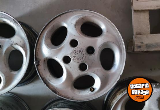 Accesorios para Autos - Llantas 14 Peugeot 206 207 Partner Berlingo Etc. $290.000 las 5. No bajo precio - En Venta