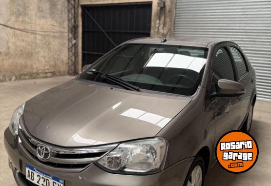 Autos - Toyota ETIOS XLS 2017 Nafta 109000Km - En Venta
