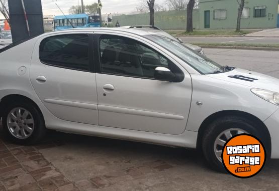 Autos - Peugeot 207 4 PUERTAS 2013 GNC 111111Km - En Venta
