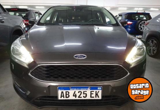 Autos - Ford Focus 5P 2.0L N Titanium 2017 Nafta 87000Km - En Venta