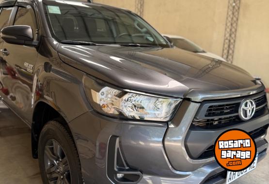 Camionetas - Toyota HILUX SR 2025 Diesel 28000Km - En Venta