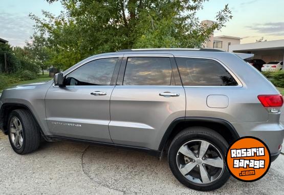 Camionetas - Jeep GRAND CHEROKEE 2016 Nafta 140000Km - En Venta