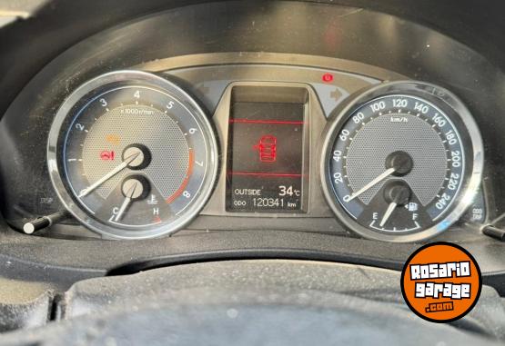 Autos - Toyota XEI 2015 Nafta 120000Km - En Venta