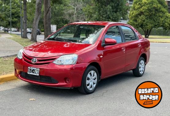 Autos - Toyota Etios 2014 Nafta 129000Km - En Venta