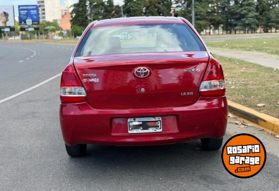 Autos - Toyota Etios 2014 Nafta 129000Km - En Venta