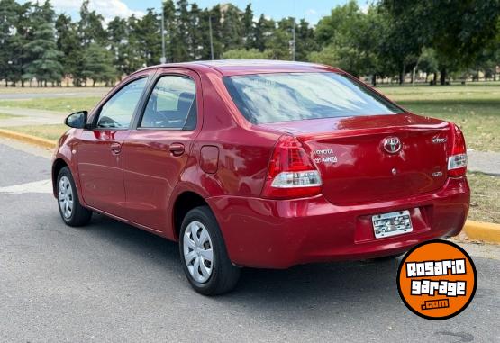 Autos - Toyota Etios 2014 Nafta 129000Km - En Venta
