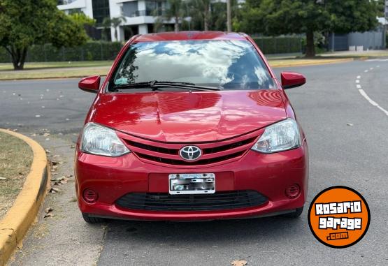 Autos - Toyota Etios 2014 Nafta 129000Km - En Venta
