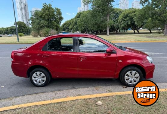 Autos - Toyota Etios 2014 Nafta 129000Km - En Venta