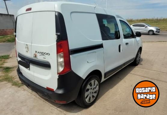 Utilitarios - Renault Kangoo 2018 Nafta 380000Km - En Venta