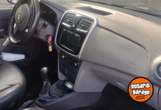 Autos - Renault logan 2015 GNC 111111Km - En Venta