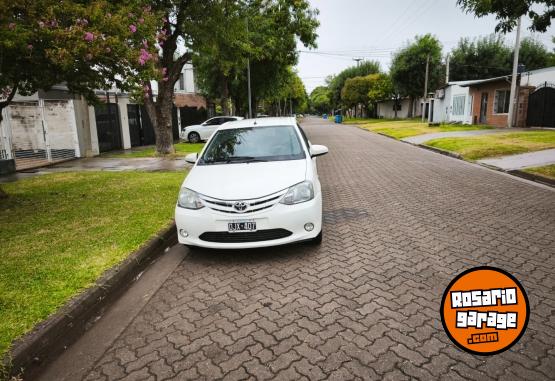 Autos - Toyota Etios,prisma, corsa,siena 2014 Nafta 149000Km - En Venta