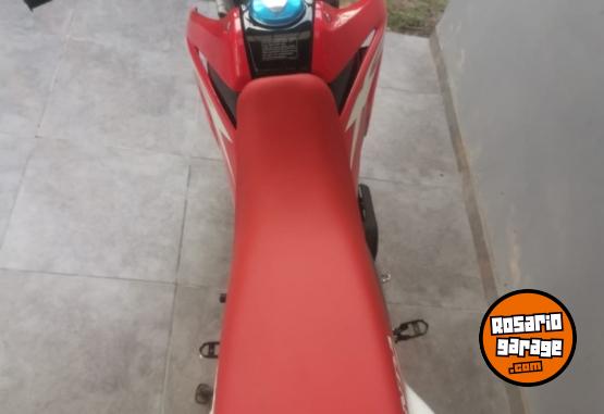 Motos - Honda TORNADO XR 250 2024 Nafta 900Km - En Venta